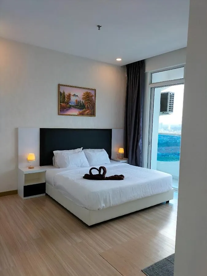 The Wave 3 Rooms & 2 Bath Condo - Near Jonker location